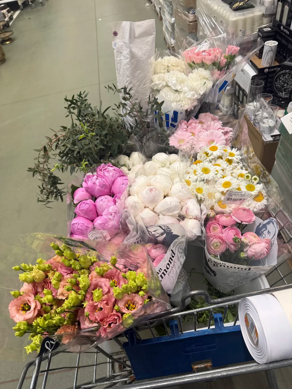 Flowers prepared before the wedding: powder roses, carnations, gerberas, chamomiles and greenery arranged before installation